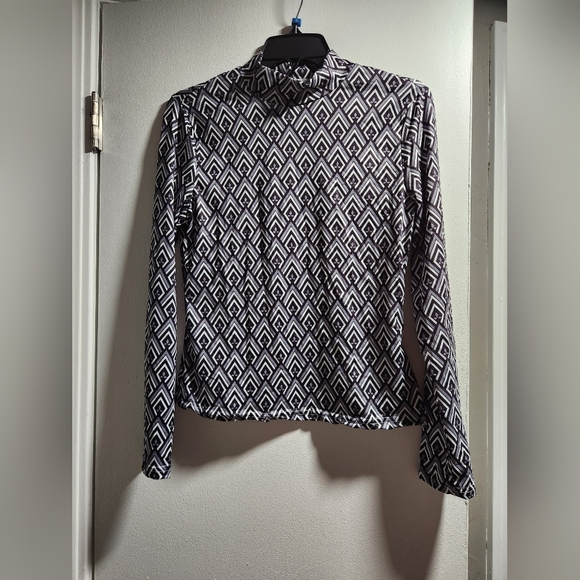 SHEIN Mock Neck Tee Size Large in - Picture 2 of 4